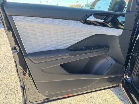 Used 2024 Volkswagen Taos S image 8