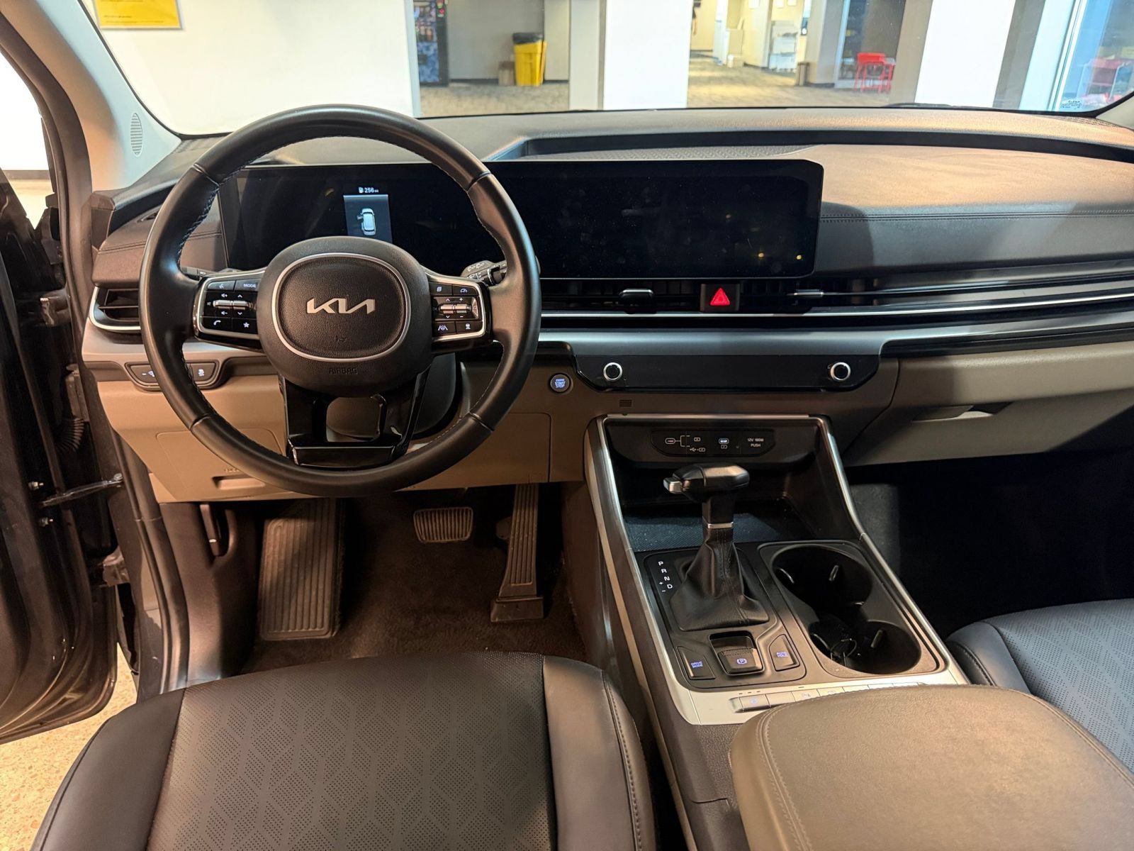 Used 2026 Kia Carnival FWD image 36