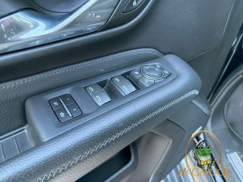 Used 2023 GMC Yukon Denali AWD/4WD image 9