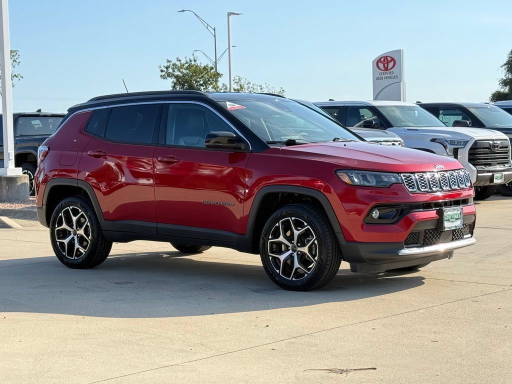 Used 2025 Jeep Compass Limited AWD/4WD image 5