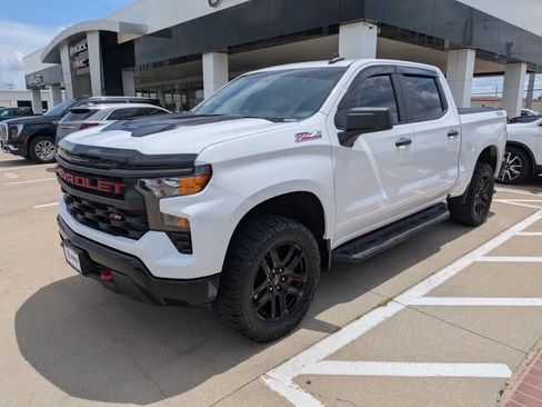 Used 2022 Chevrolet Silverado 1500 Custom Trail Boss w/ LPO, Dark Essentials Package AWD/4WD image 5