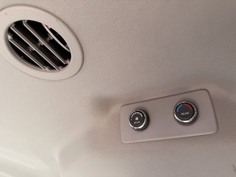 Used 2009 Nissan Quest w/ Seat Pkg image 22