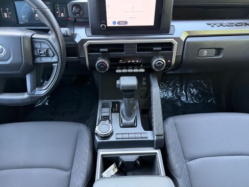 Used 2025 Toyota Tacoma SR5 AWD/4WD image 16