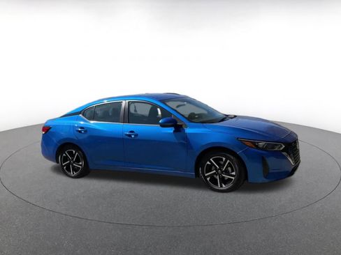 Used 2025 Nissan Sentra SV FWD image 2