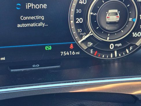 Used 2018 Volkswagen Tiguan SEL Premium image 28