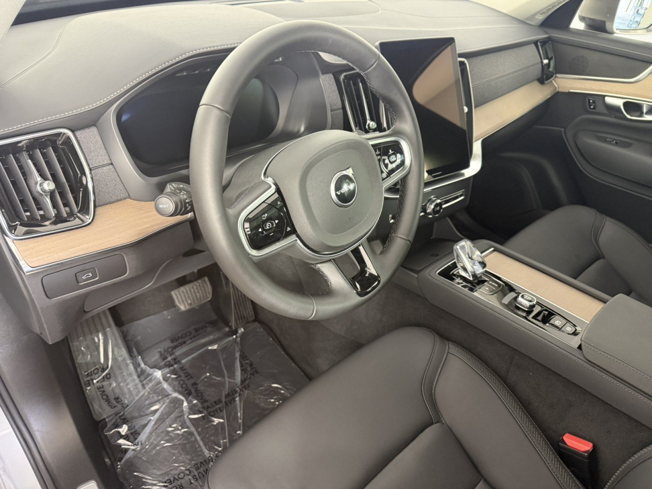 Used 2025 Volvo XC90 B5 Core AWD/4WD image 19