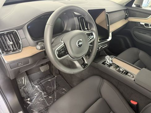 Used 2025 Volvo XC90 B5 Core AWD/4WD image 19