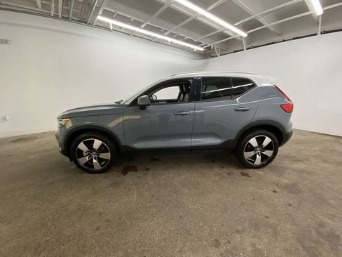 Used 2020 Volvo XC40 T5 Momentum w/ Protection Package Premier image 3