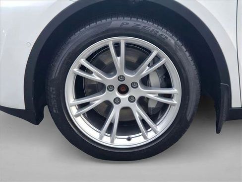 Used 2022 Tesla Model Y Long Range AWD/4WD image 24