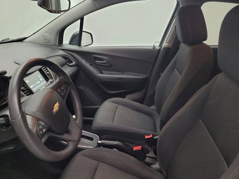 Used 2017 Chevrolet Trax LT w/ Driver Confidence Package image 17