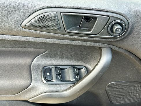Used 2018 Ford Fiesta SE image 18