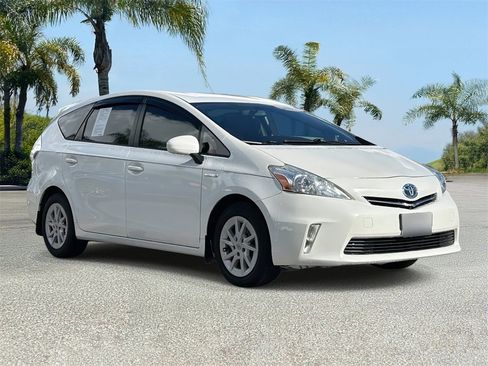 Used 2013 Toyota Prius V Two image 5