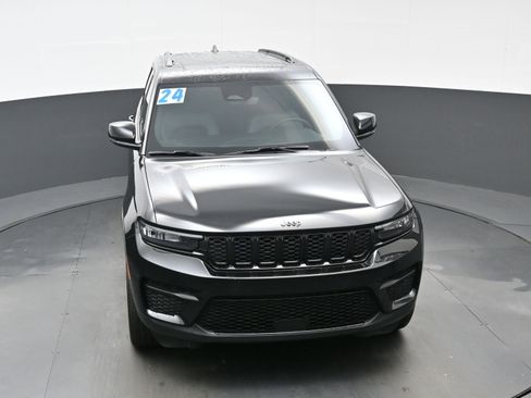 Used 2024 Jeep Grand Cherokee Altitude image 41