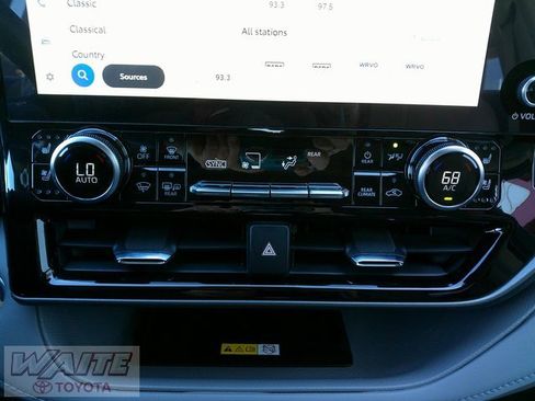 Used 2023 Toyota Highlander Limited image 19