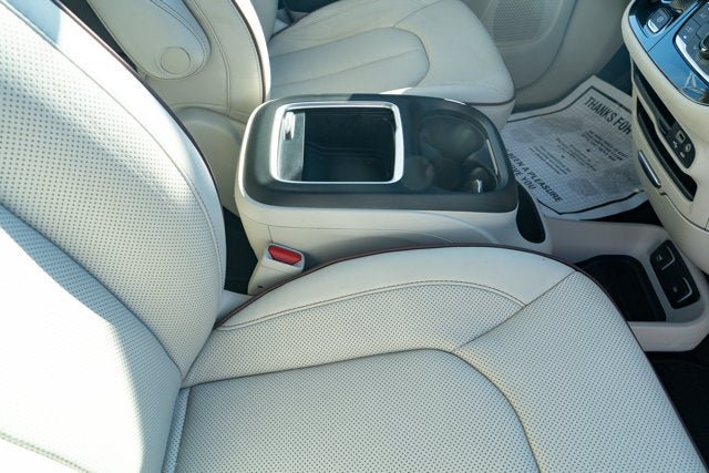 Used 2020 Chrysler Pacifica Limited FWD image 45