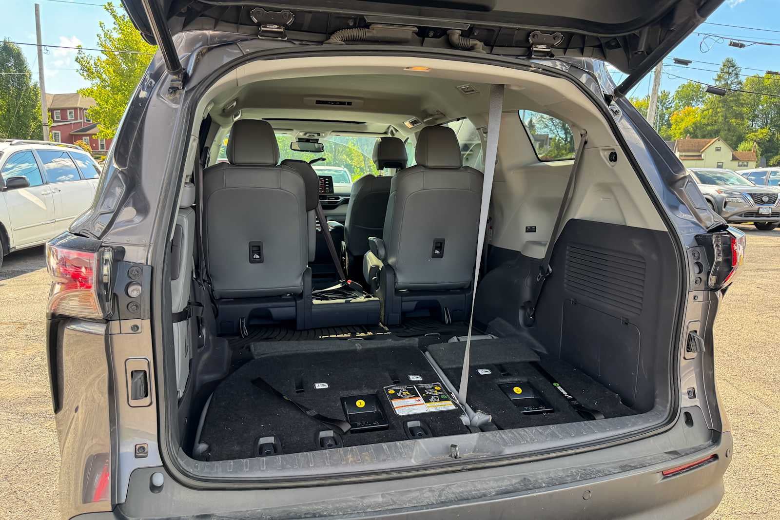 Used 2021 Toyota Sienna XLE FWD image 12