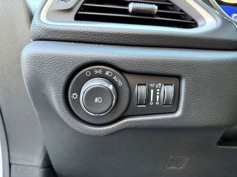 New 2026 Chrysler Pacifica Select image 24