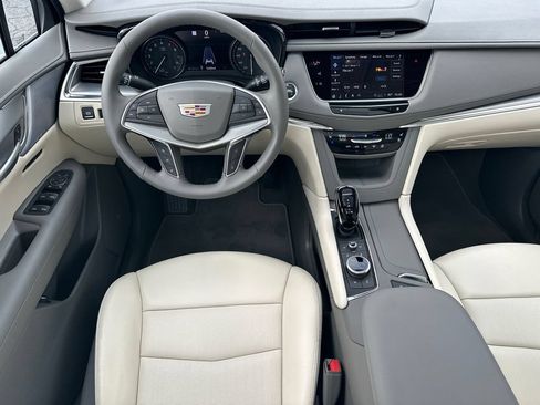 Certified 2025 Cadillac XT5 Premium Luxury w/ Technology Package FWD image 23