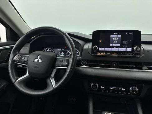 Used 2022 Mitsubishi Outlander ES image 4