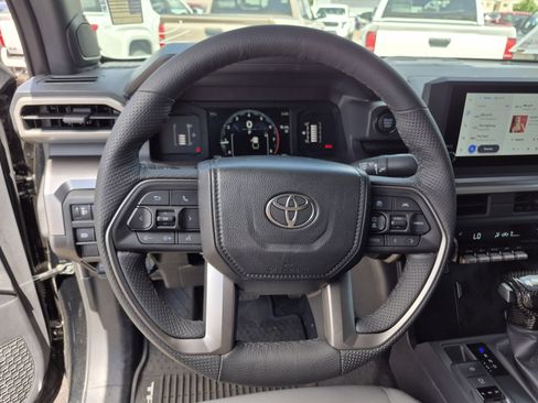 Used 2025 Toyota Tacoma SR5 AWD/4WD image 9