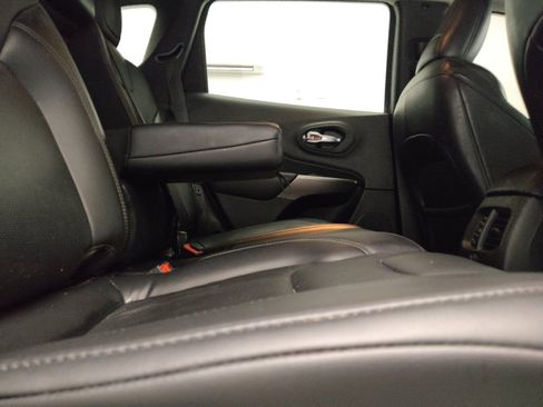 Used 2021 Jeep Cherokee Latitude Lux FWD image 19