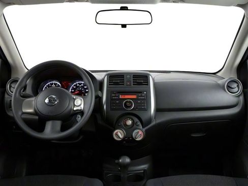 Used 2013 Nissan Versa SV FWD image 5