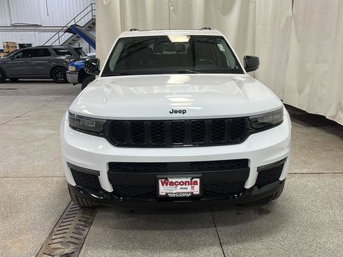 Used 2022 Jeep Grand Cherokee L Limited w/ Black Appearance Package image 8