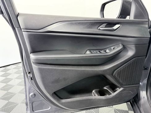 Used 2023 Jeep Grand Cherokee L Laredo image 8