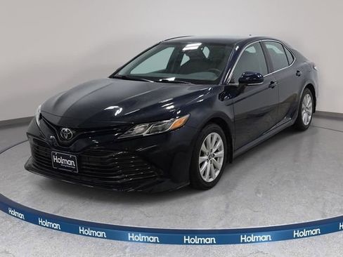 Used 2019 Toyota Camry LE w/ Convenience Package FWD image 1
