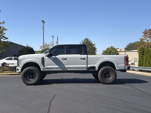 Used 2025 Ford F250 Lariat w/ Black Appearance Package AWD/4WD image 12