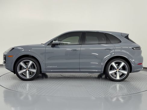 Certified 2025 Porsche Cayenne S AWD/4WD image 2