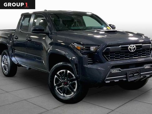 Certified 2025 Toyota Tacoma TRD Sport AWD/4WD image 3