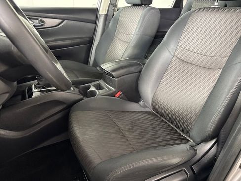 Used 2018 Nissan Rogue S image 11