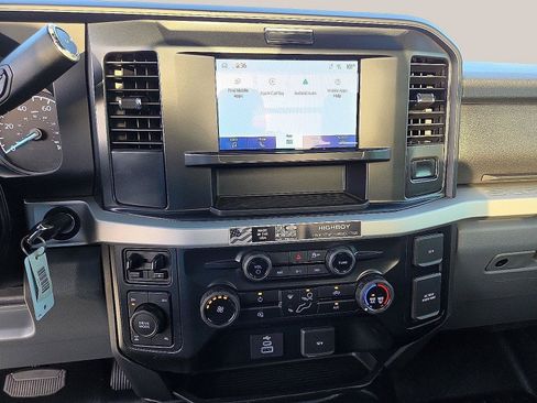 Used 2025 Ford F250 XLT AWD/4WD image 18