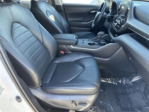 Used 2023 Toyota Highlander XLE image 13