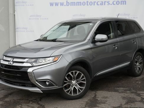 Used 2016 Mitsubishi Outlander SE AWD/4WD image 2
