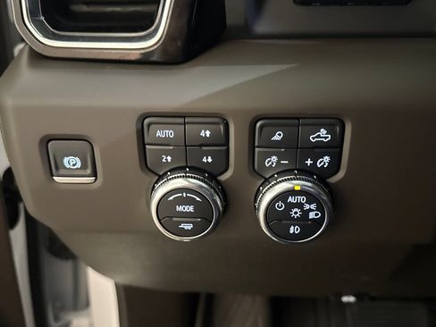 Used 2025 GMC Sierra 3500 Denali w/ Denali Reserve Package AWD/4WD image 15