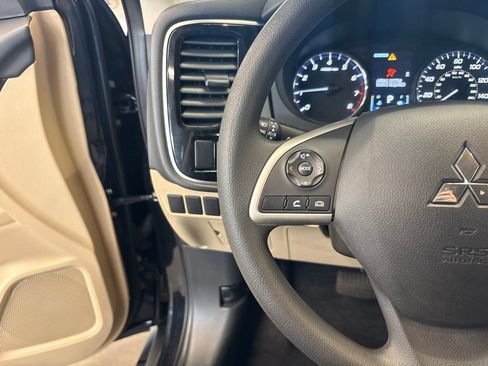 Used 2019 Mitsubishi Outlander SE AWD/4WD image 24