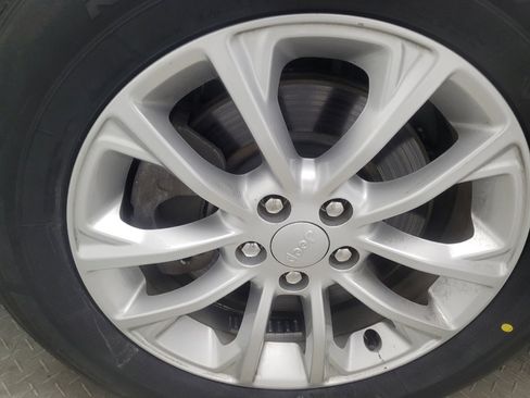 Used 2019 Jeep Cherokee Latitude w/ Popular Appearance Group image 31