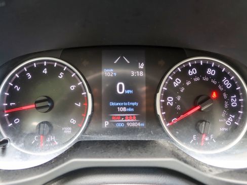 Used 2019 Toyota RAV4 LE FWD image 30