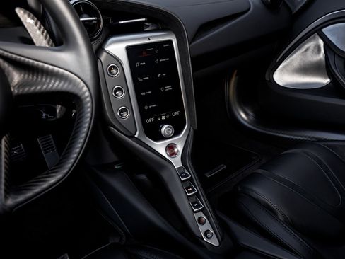 Used 2024 McLaren 750S RWD image 23