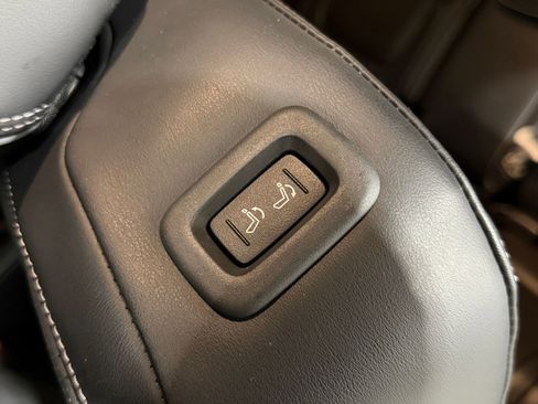 Used 2025 INFINITI QX80 Luxe AWD/4WD image 39