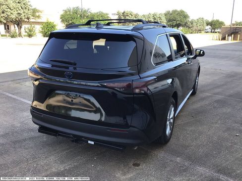 Used 2023 Toyota Sienna XLE Woodland Edition AWD/4WD image 5