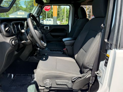 Used 2021 Jeep Wrangler Sport AWD/4WD image 13