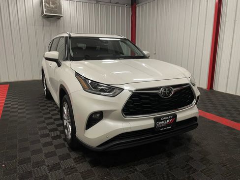 Used 2020 Toyota Highlander Limited image 6