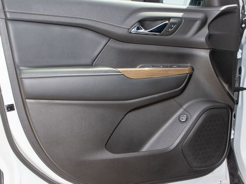 Used 2022 GMC Acadia SLE w/ Driver Convenience Package image 31