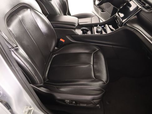 Used 2024 Jeep Grand Cherokee L Limited w/ Luxury Tech Group II image 15