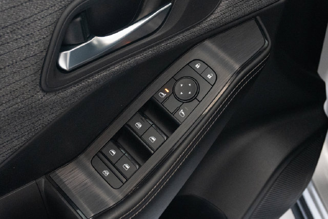Used 2023 Nissan Rogue SV AWD/4WD image 6