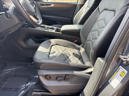 Used 2025 Volkswagen Atlas SE image 9