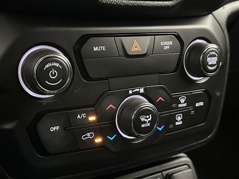 Used 2019 Jeep Renegade Latitude image 15